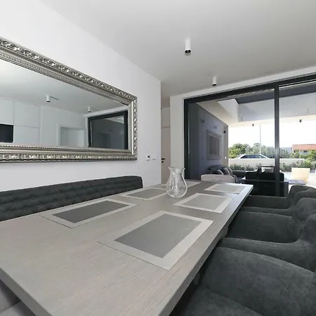 Lana - Home4you Villa